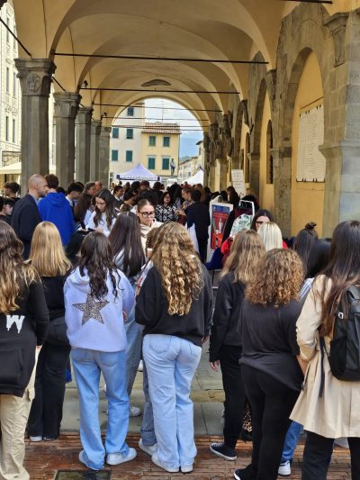 San Giovanni Valdarno, studenti partecipano a Bright per scoprire a cosa serve la ricerca