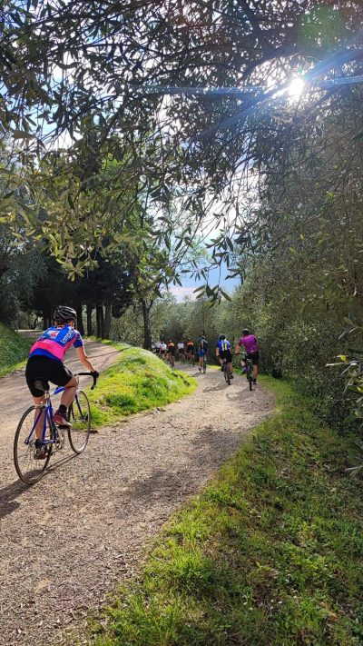 La ciclostorica del cuore partita da Ruscello attraversa il parco del Pionta