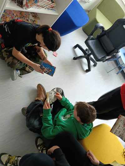 Laboratori con le scuole medie su emozioni e creatività