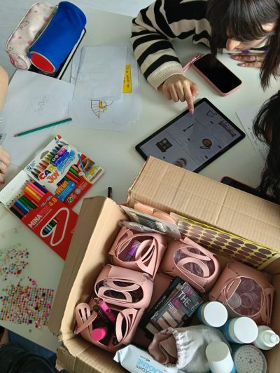 Laboratori con le scuole medie su emozioni e creatività