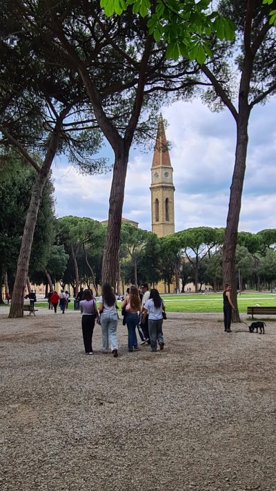 Si intravede la cattedrale 